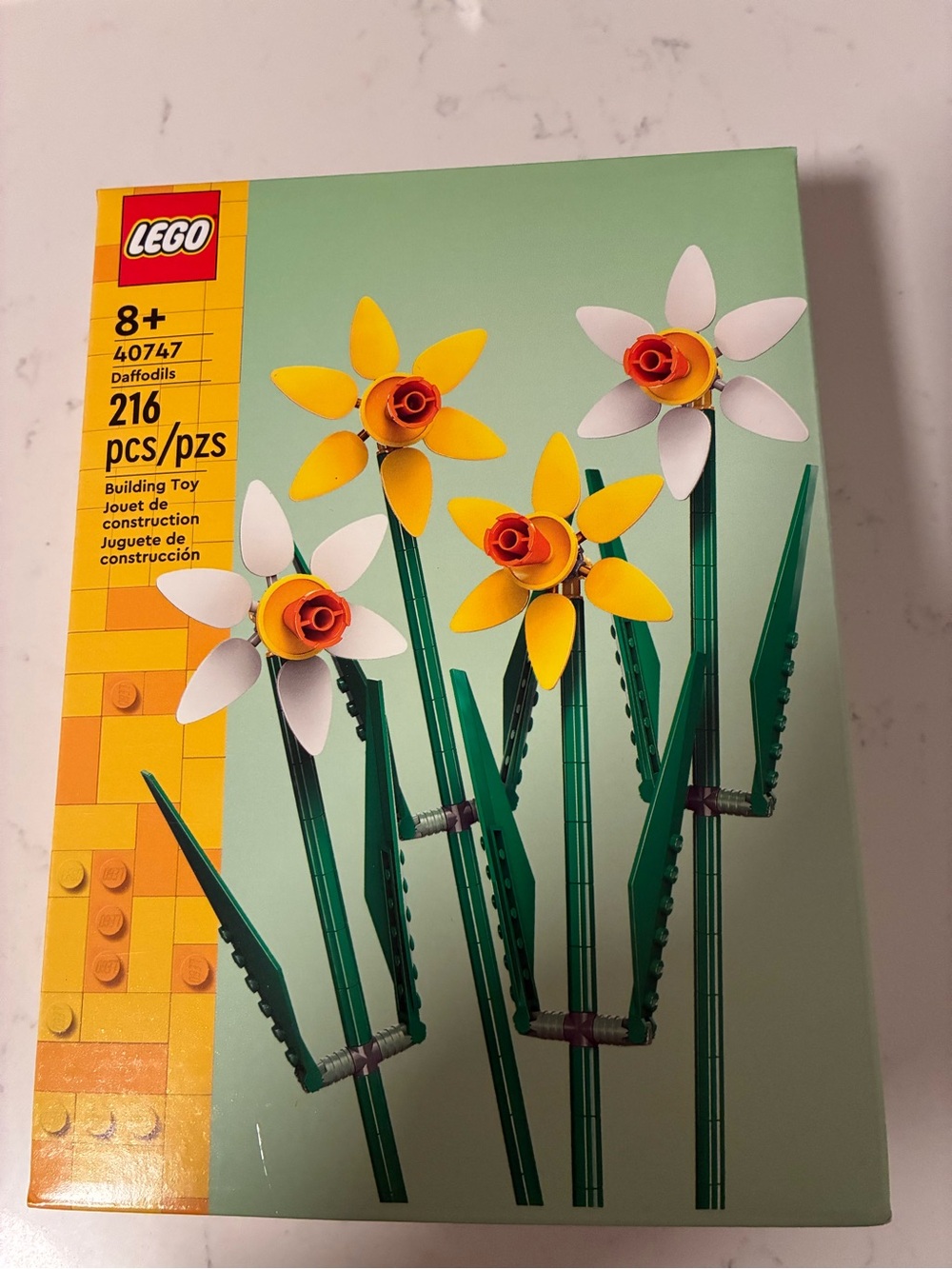 LEGO Yellow, White & Green Daffodil Bouquet (40747)